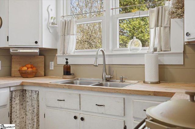 17 1st Street, Inman, SC 29349