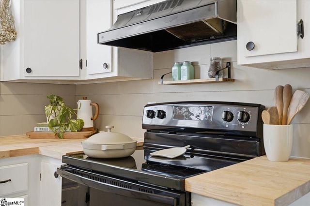 17 1st Street, Inman, SC 29349