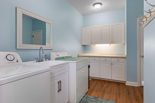 112 Moondance, Blue Eye, MO 65611