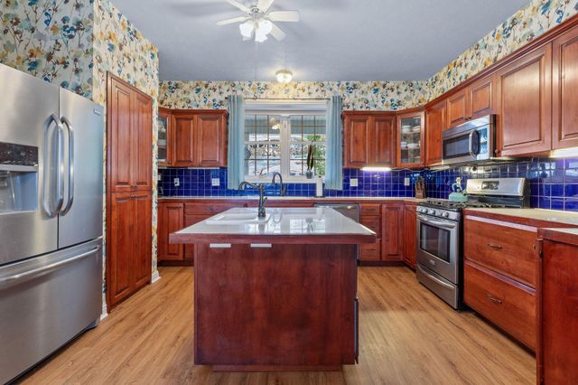 112 Moondance, Blue Eye, MO 65611