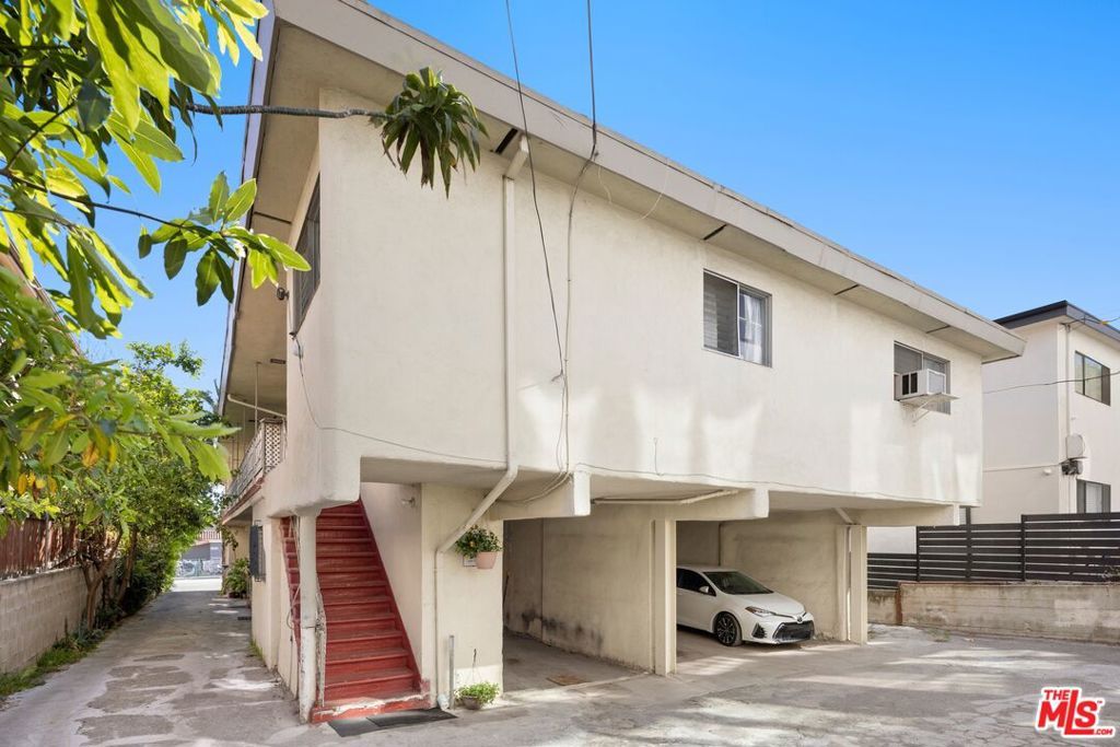 Image 6 of property listing at 4707 Beverly Boulevard, Los Angeles, CA 90004