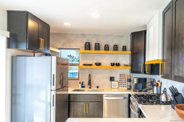 5545 San Onofre Ter, San Diego, CA 92114