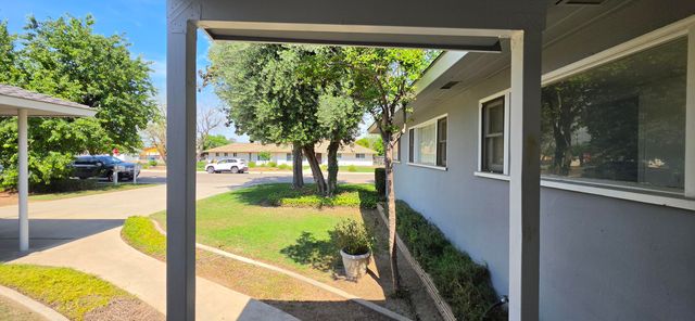 681 W Belleview Avenue, Porterville, CA 93257