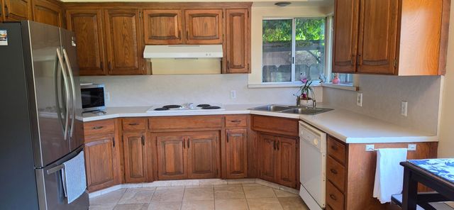 681 W Belleview Avenue, Porterville, CA 93257