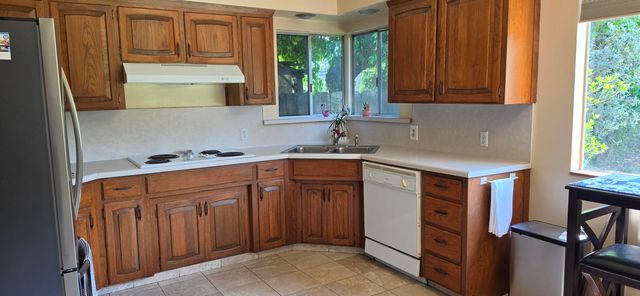 681 W Belleview Avenue, Porterville, CA 93257