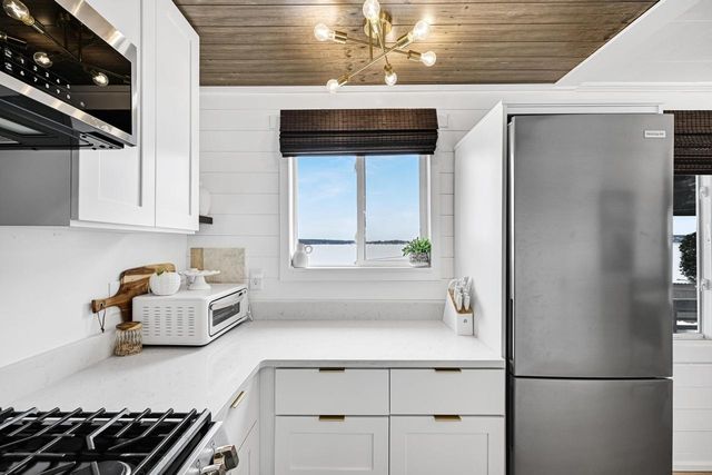 2225 Lakeshore DRIVE, Kansasville, WI 53139