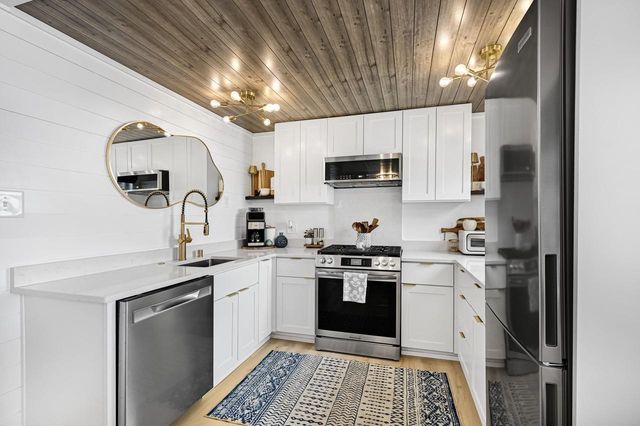 2225 Lakeshore DRIVE, Kansasville, WI 53139