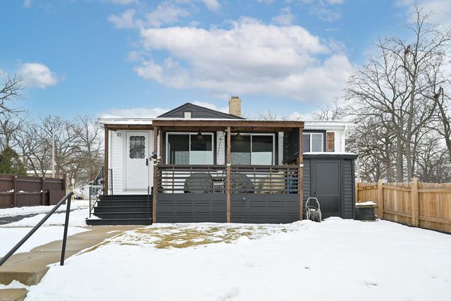 2225 Lakeshore DRIVE, Kansasville, WI 53139