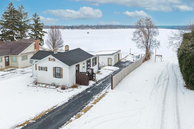 2225 Lakeshore DRIVE, Kansasville, WI 53139