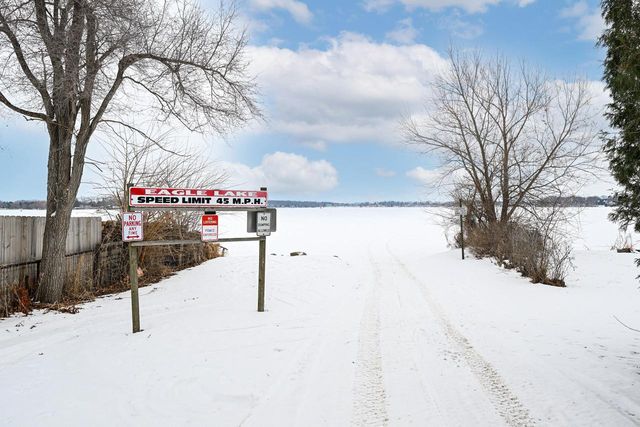 2225 Lakeshore DRIVE, Kansasville, WI 53139