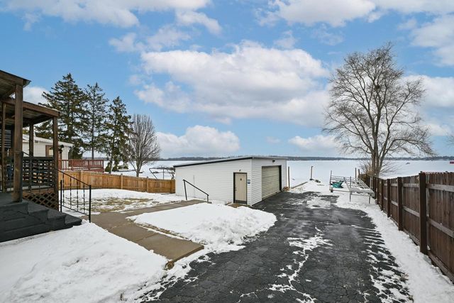 2225 Lakeshore DRIVE, Kansasville, WI 53139