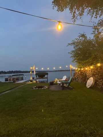 2225 Lakeshore DRIVE, Kansasville, WI 53139