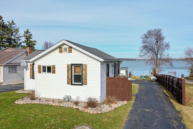 2225 Lakeshore DRIVE, Kansasville, WI 53139