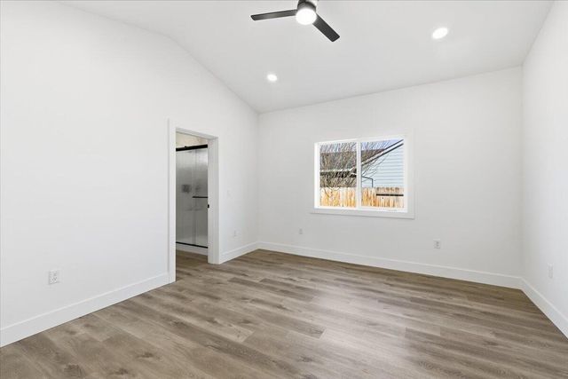 465 Arnos Street, Talent, OR 97540