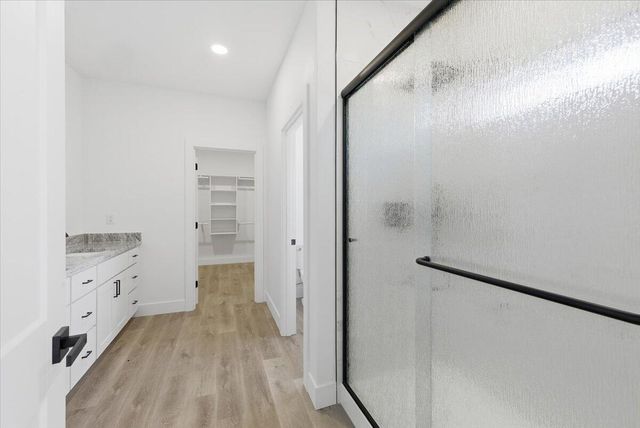 465 Arnos Street, Talent, OR 97540