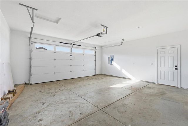 465 Arnos Street, Talent, OR 97540