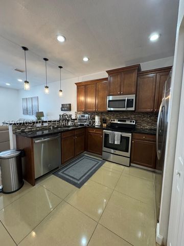 8715 NW 98th Ave 8715, Doral, FL 33178