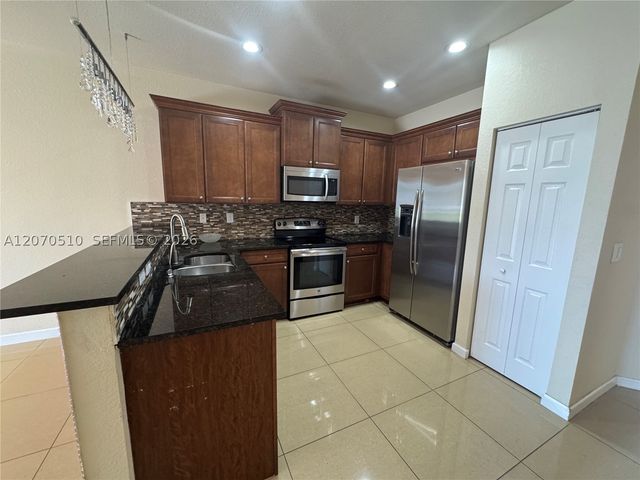 8715 NW 98th Ave 8715, Doral, FL 33178