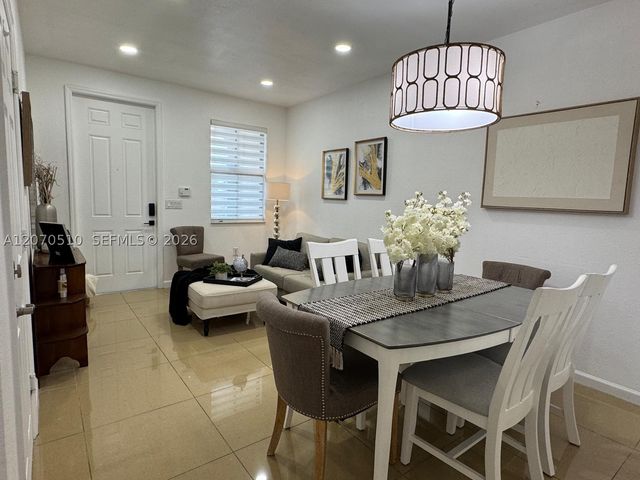 8715 NW 98th Ave 8715, Doral, FL 33178