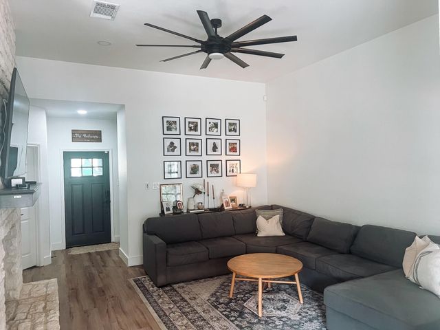 1000 Blue Bird CT, Round Rock, TX 78681