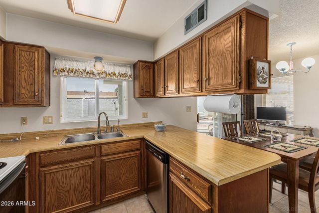 690 S COPPER Drive, Apache Junction, AZ 85120