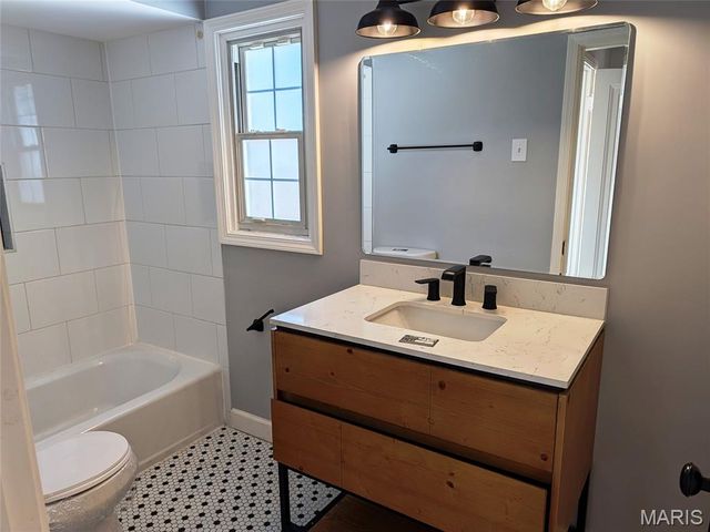 1931 Elm Street, St Charles, MO 63301