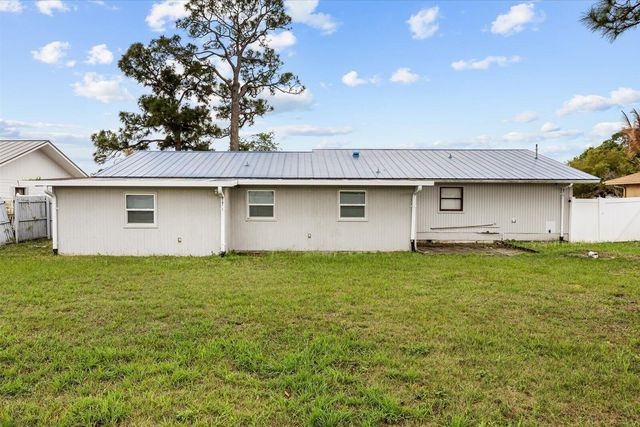 949 SE Breakwater Avenue, Port St. Lucie, Port St Lucie, FL 34983