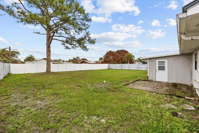 949 SE Breakwater Avenue, Port St. Lucie, Port St Lucie, FL 34983