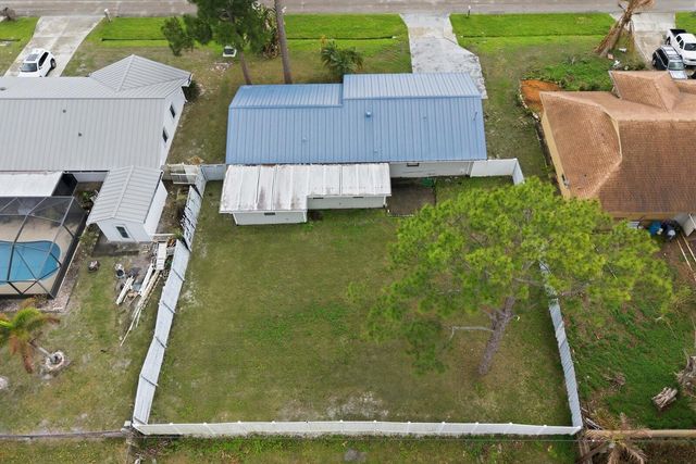 949 SE Breakwater Avenue, Port St. Lucie, Port St Lucie, FL 34983