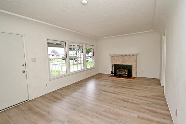 1413 W Terrace Avenue, Fresno, CA 93705