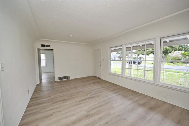 1413 W Terrace Avenue, Fresno, CA 93705