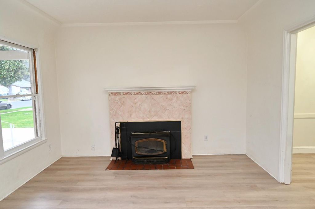 Image 11 of property listing at 1413 W Terrace Avenue, Fresno, CA 93705