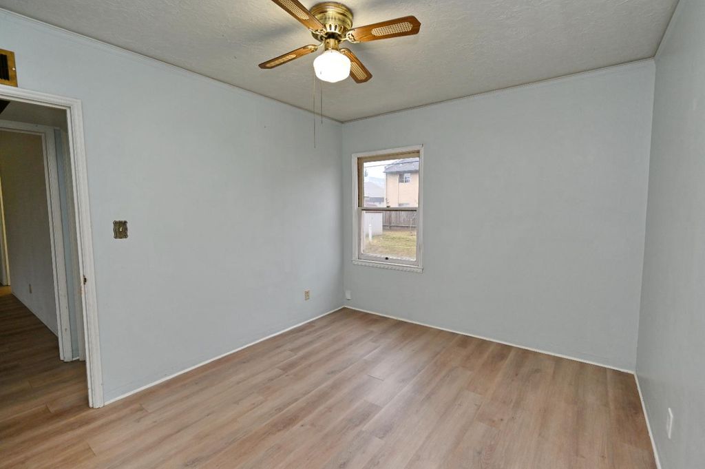 Image 16 of property listing at 1413 W Terrace Avenue, Fresno, CA 93705