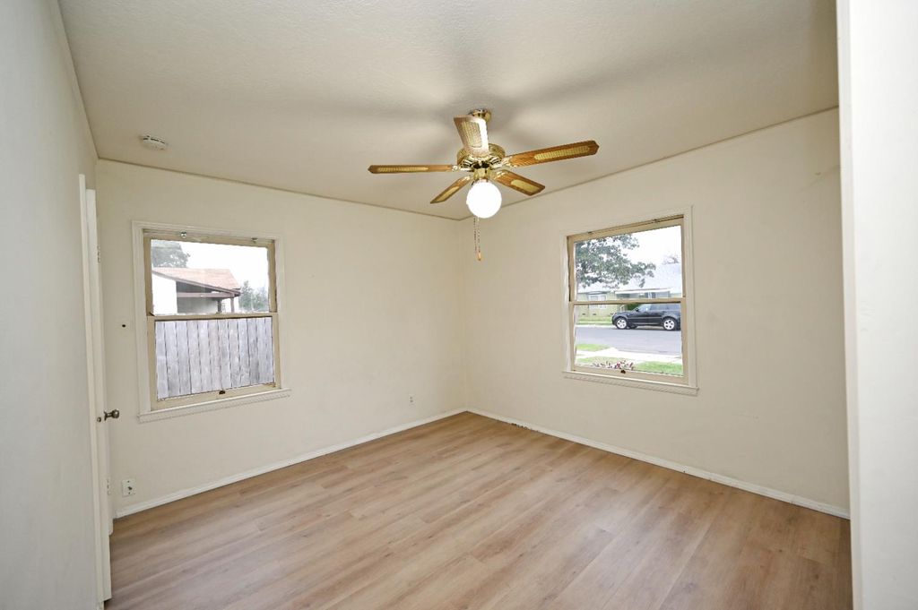 Image 18 of property listing at 1413 W Terrace Avenue, Fresno, CA 93705