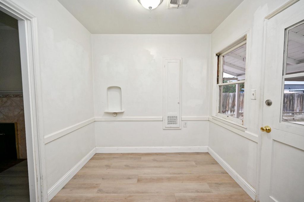 Image 27 of property listing at 1413 W Terrace Avenue, Fresno, CA 93705