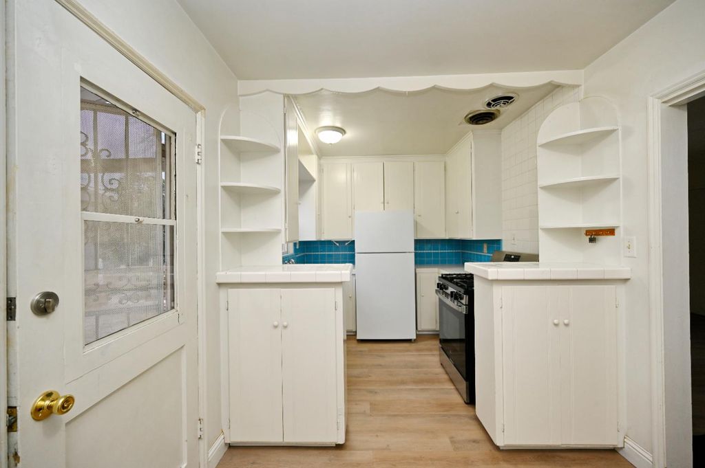 Image 31 of property listing at 1413 W Terrace Avenue, Fresno, CA 93705