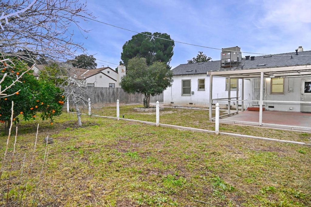 Image 38 of property listing at 1413 W Terrace Avenue, Fresno, CA 93705
