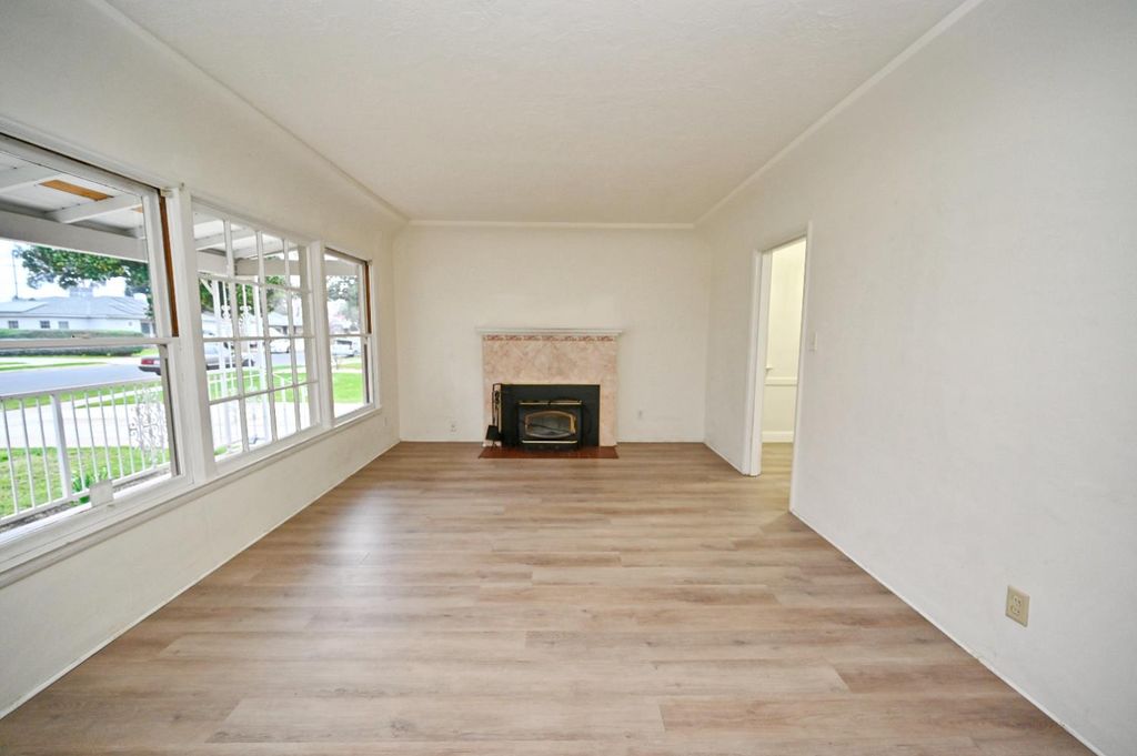 Image 8 of property listing at 1413 W Terrace Avenue, Fresno, CA 93705