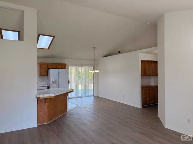 7319 Chilibre Street, Bakersfield, CA 93313