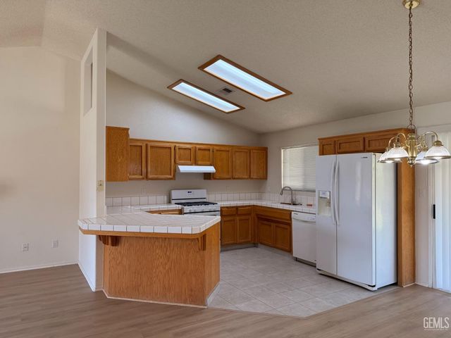 7319 Chilibre Street, Bakersfield, CA 93313