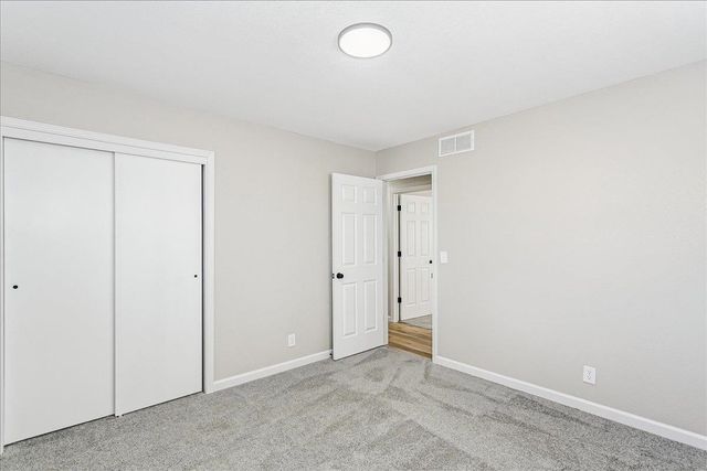 1470 S Hornecker Dr, Wichita, KS 67235