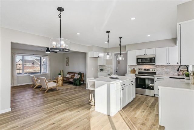 1470 S Hornecker Dr, Wichita, KS 67235