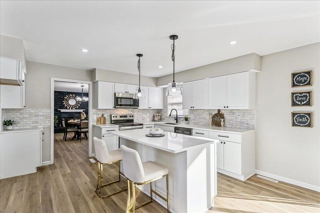 1470 S Hornecker Dr, Wichita, KS 67235