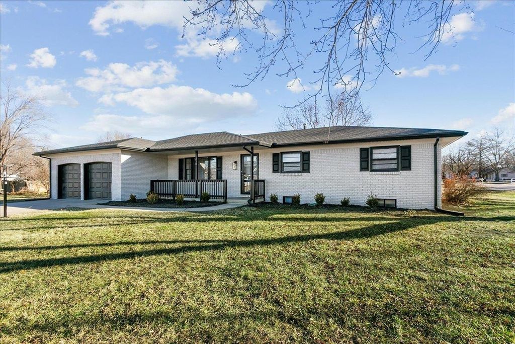 1470 S Hornecker Dr, Wichita, KS 67235