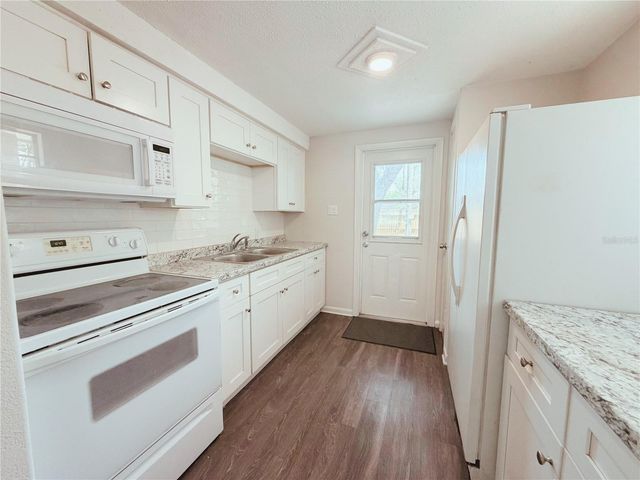 5305 OAKWOOD COURT 17, Tampa, FL 33610