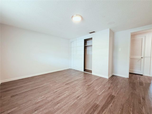 5305 OAKWOOD COURT 17, Tampa, FL 33610