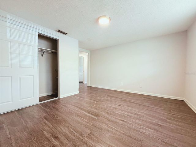 5305 OAKWOOD COURT 17, Tampa, FL 33610