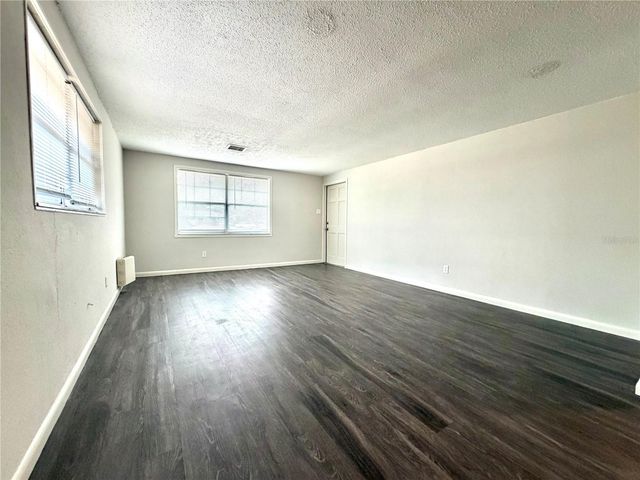 5305 OAKWOOD COURT 17, Tampa, FL 33610