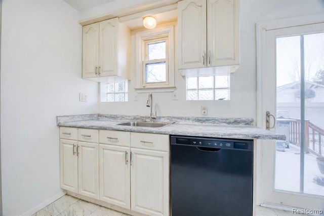 23560 Wellington Avenue, Warren, MI 48089