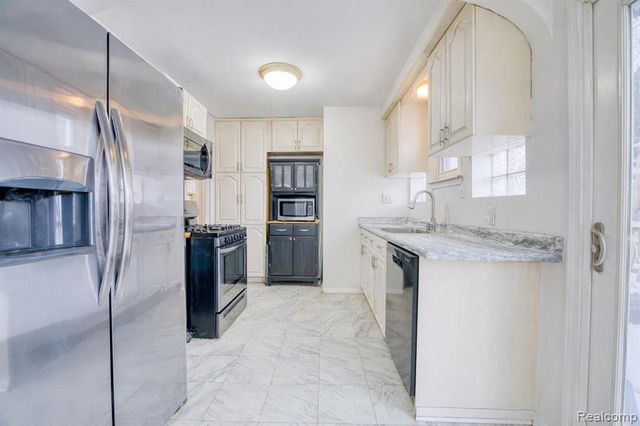 23560 Wellington Avenue, Warren, MI 48089